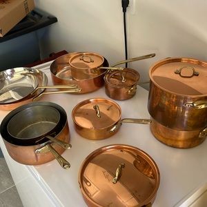 Copper pots and pans 15 pieces.